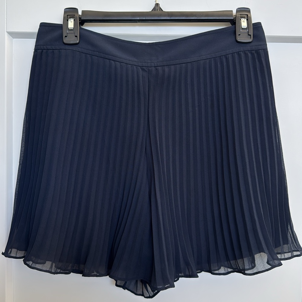 Club Monaco Navy Shorts - size 4
